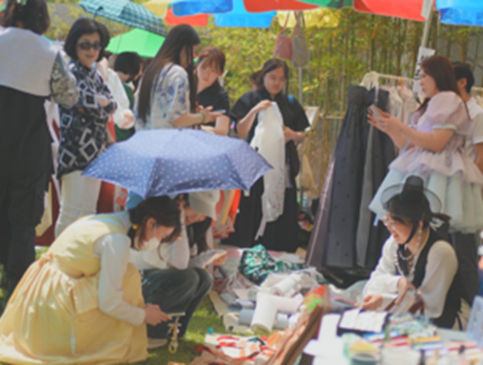 Visitors browsing creator booths at Donuimun Market